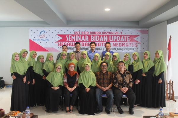 Foto bersama Panitia Milad pertama RSIA Bunda Aisyah beserta jajaran Direksi